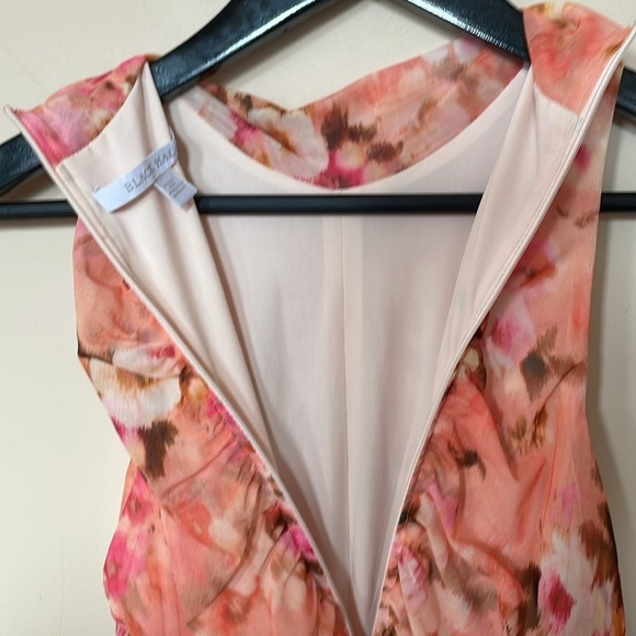 Black Halo Kobe Ruched Floral-Print Jewel Neckline Sleveless Bodycon Dress - Picture 8 of 10